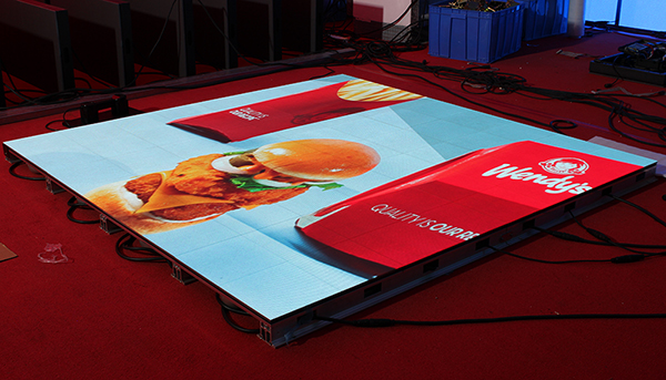  Su guía para elegir la compañía de piso LED interactiva adecuada