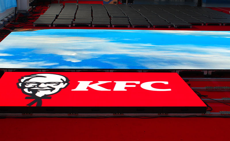 ¿Cómo se instala un piso de LED de video?