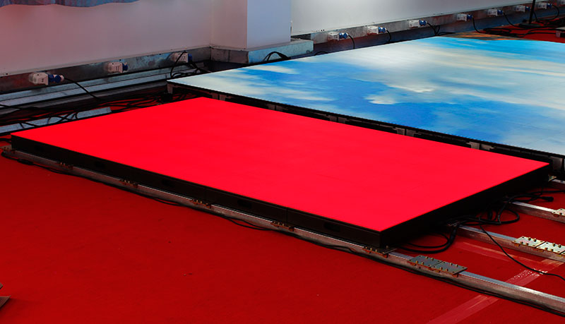 Instalaci&oacute;n de factor&iacute;as de piso de LED